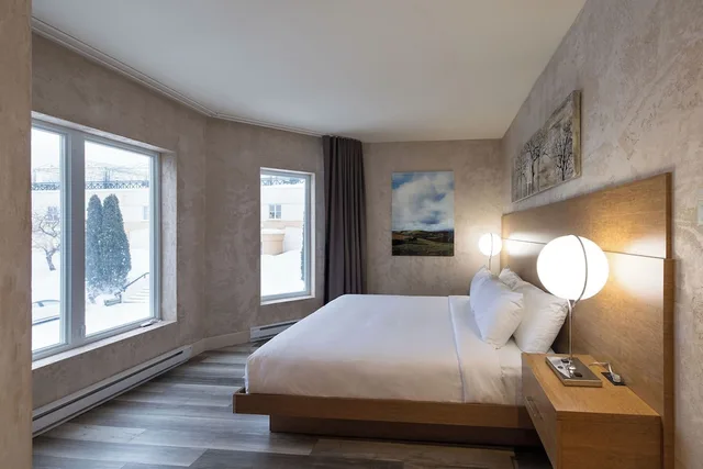 جناح بريميوم بسرير كينج، Chateau Bromont 1/5