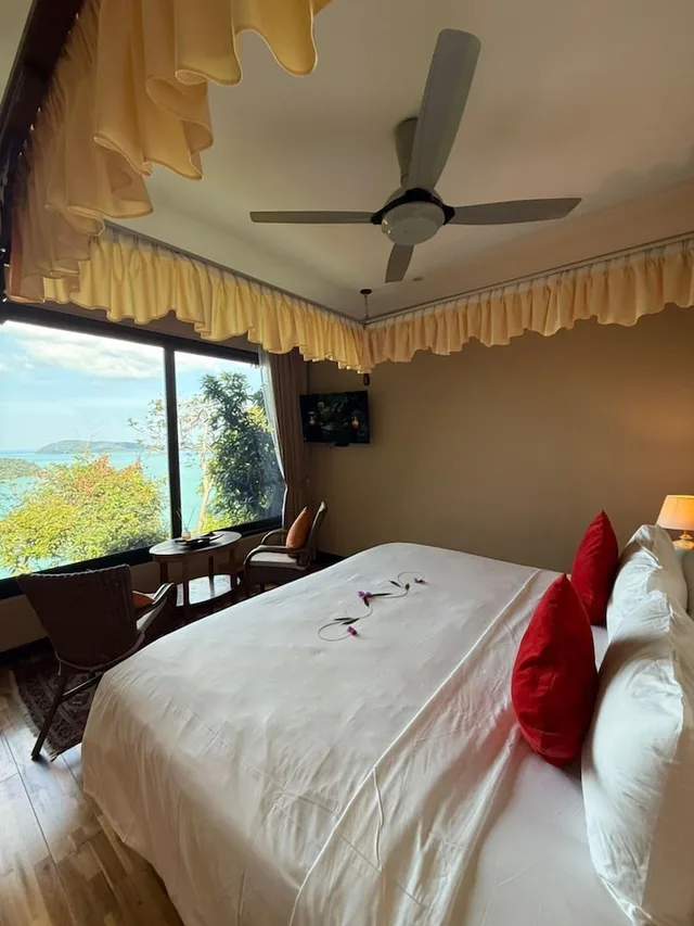 فيلا فاخرة بسريرين منفصلين وسريرين كينج بإطلالة على البحر بغرفتي نوم بمسبح خاص، Ambong Pool Villas 1/5