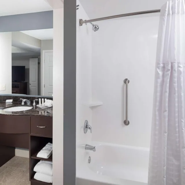 جناح بسريرين مزدوجين بغرفة نوم واحدة مع أريكة، Homewood Suites by Hilton Austin NW near The Domain 3/3