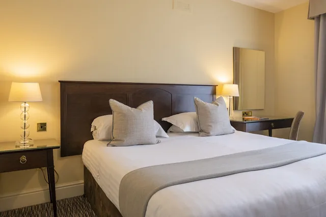 غرفة بسريرين منفصلين بإطلالة على البحر، St Georges Hotel 7/9