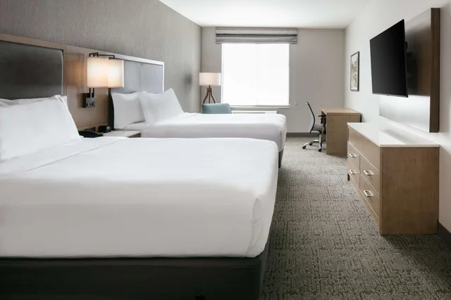 جناح بسريرين كوين بغرفة نوم واحدة مع أريكة، Homewood Suites by Hilton Dillon 1/2