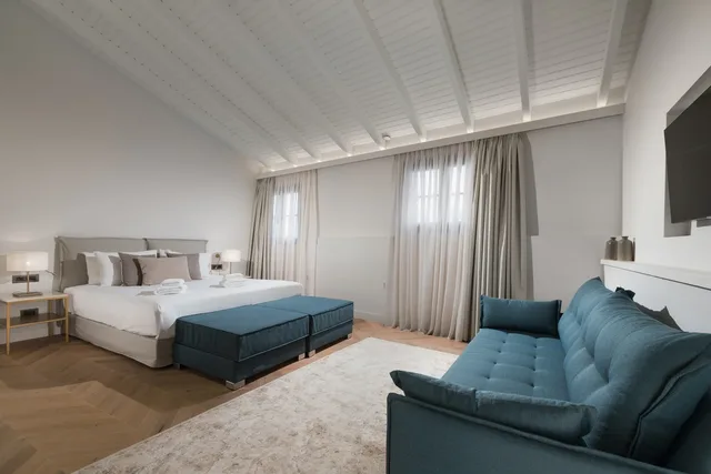 جناح جونيور، The Residence Aiolou Suites & SPA 1/1