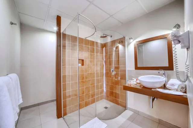 جناح جونيور بسرير مزدوج، Hotel Akwa Palace 4/4