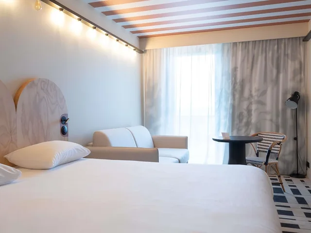 غرفة عائلية بسرير مزدوج مع أريكة، ibis Styles Montauban 2/10