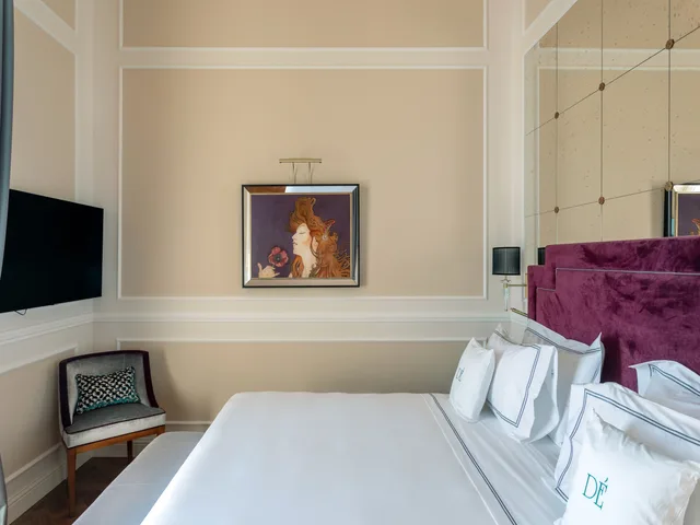 غرفة سوبيريور بسرير مزدوج بإطلالة على البحر، Grand Hotel Des Etrangers 1/5
