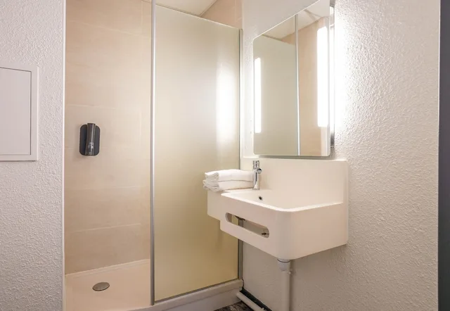 غرفة بسريرين منفصلين، B&B HOTEL Paris Chatillon 7/7