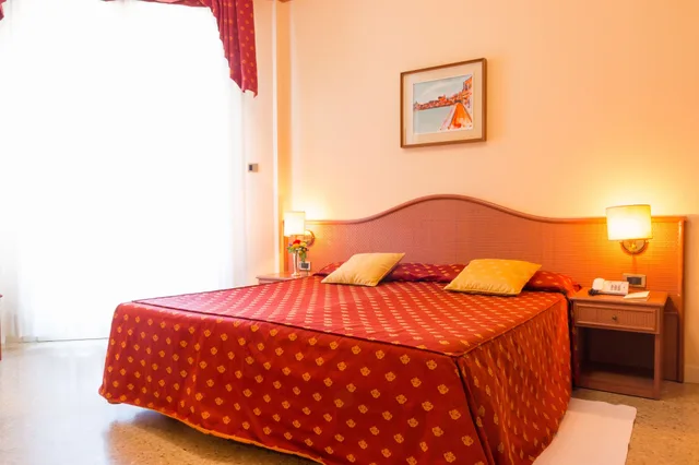 غرفة رباعية بسرير مزدوج وسرير بطابقين، Hotel Principe 1/2