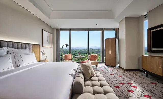 غرفة غراند بسرير كينج، Swissotel Nusantara 3/9
