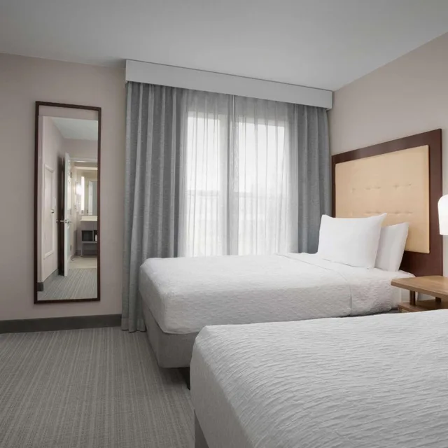 جناح بسريرين مزدوجين بغرفة نوم واحدة مع أريكة، Homewood Suites by Hilton Alexandria / Pentagon South 1/4