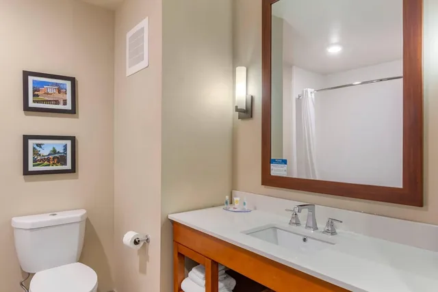 غرفة بسريرين كوين، Comfort Inn & Suites Charlottesville Hollymead Town Center 3/3