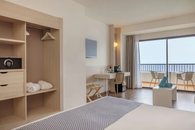 Superior, Queen Bed, Sea View, Sofa, Balcony, Alua Calas de Mallorca Resort 5/10