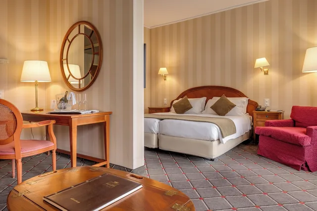 1 Bedroom, Junior Suite, Studio, Lake View، Hotel De La Paix 2/3
