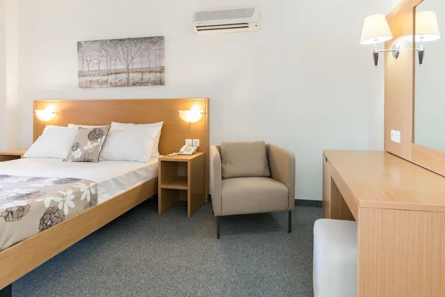 Panoramic, Suite, Queen Bed, Sofa, Outdoor Jetted Tub، City Center Hotel 3/7