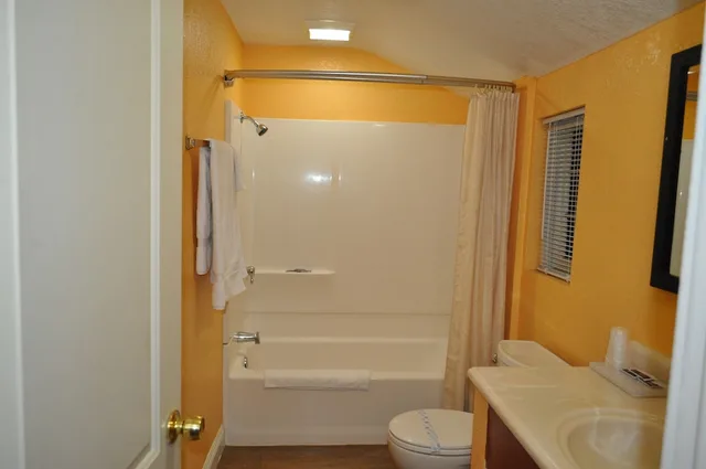 غرفة بسريرين مزدوجين، Santa Cruz Inn Riverside 2/2