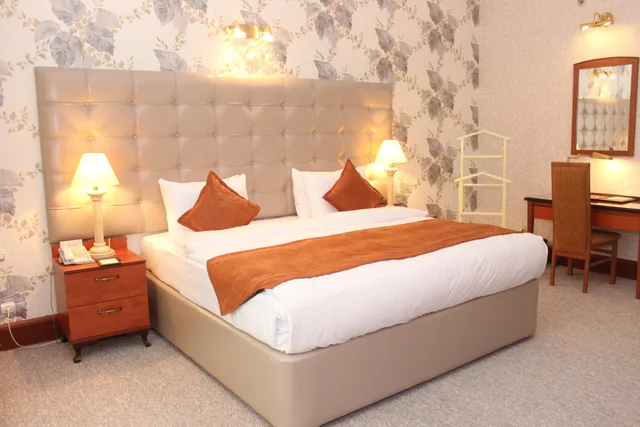 Standard Double King Bed، Grand Hotel Europe 1/2