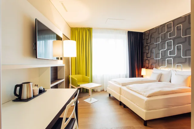 Standard, Single, Queen Bed, Harry's Home Zurich Wallisellen 1/1