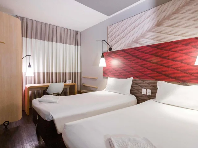 غرفة بسريرين منفصلين بإطلالة على المدينة، Ibis Santos Gonzaga 4/10