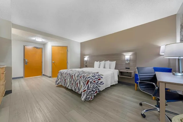 جناح بسرير كينج بجاكوزي، Red Roof Inn & Suites Philadelphia - Bellmawr 2/10
