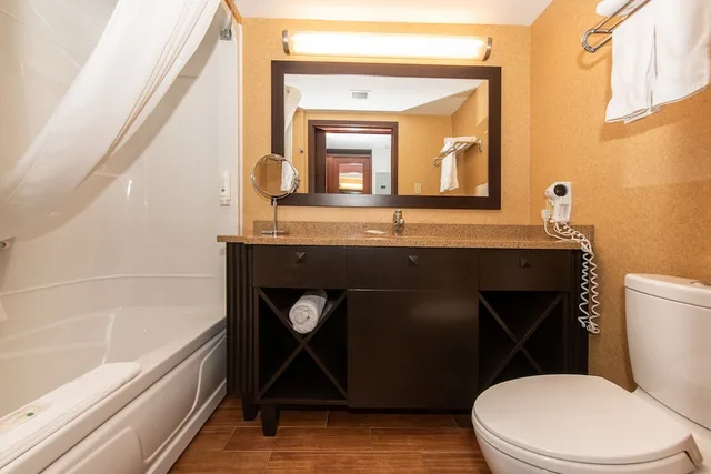 غرفة قياسية بسرير كينج، Quality Inn and Suites Val d Or, QC 9/9