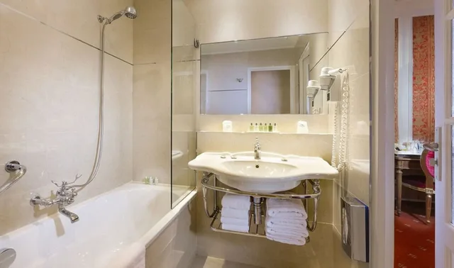 غرفة عائلية بأربعة أسرّة، Hotel Belfast 5/7