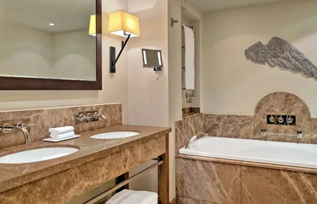 Premium, Deluxe, Castle View, Augustine Hotel Prague 3/3