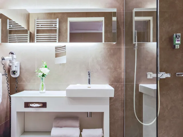 غرفة كلاسيكية بسرير مزدوج مع أريكة، Mercure Paris Vaugirard Porte de Versailles 4/4