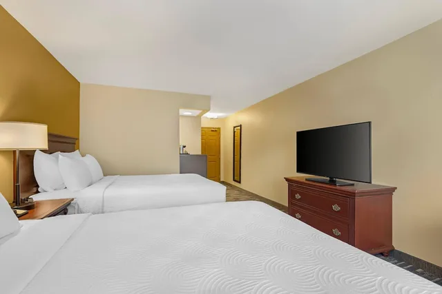 غرفة مفردة بسرير كوين، Country Inn & Suites By Radisson, Des Moines West, IA 3/3