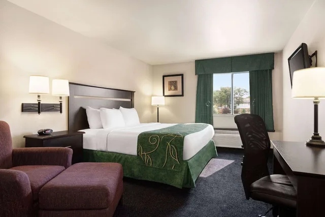 غرفة بسرير كينج، Travelodge By Wyndham Mcalester 3/8