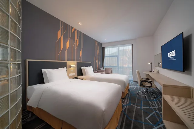 Standard, Twin Beds, High Floor, Holiday Inn Express Qingdao Innovation Park 1/3
