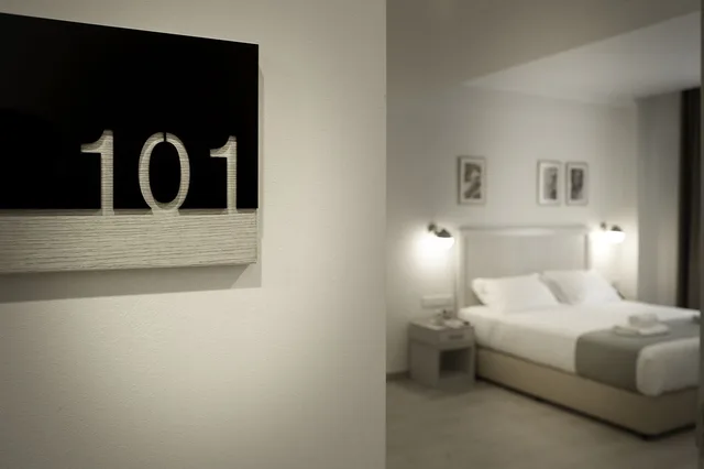جناح بريميوم بسرير كينج، Roseum Boutique Hotel 5/10