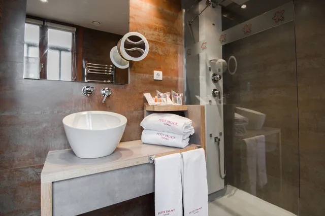 غرفة قياسية بسرير كوين، Petit Palace Tamarises 10/10
