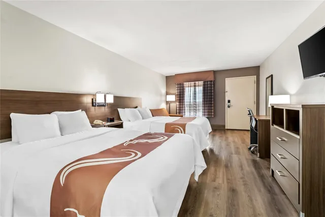 غرفة بسريرين كوين للمدخنين، Quality Inn & Suites near Robins Air Force Base 1/7