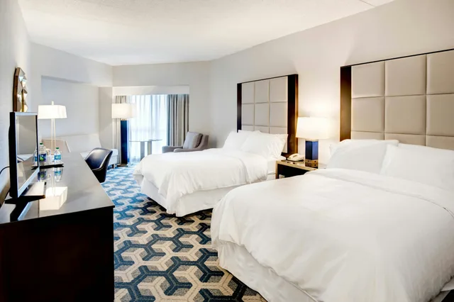 غرفة بسرير مزدوج، Sheraton Eatontown Hotel 1/5