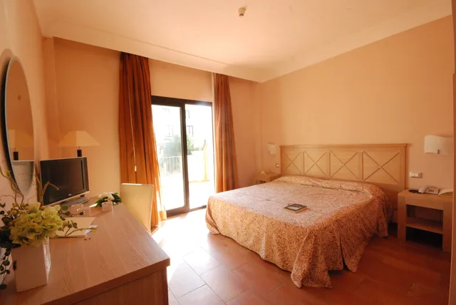 غرفة كلاسيكية بسرير مزدوج بإطلالة على الحديقة، Mahara Hotel 5/6