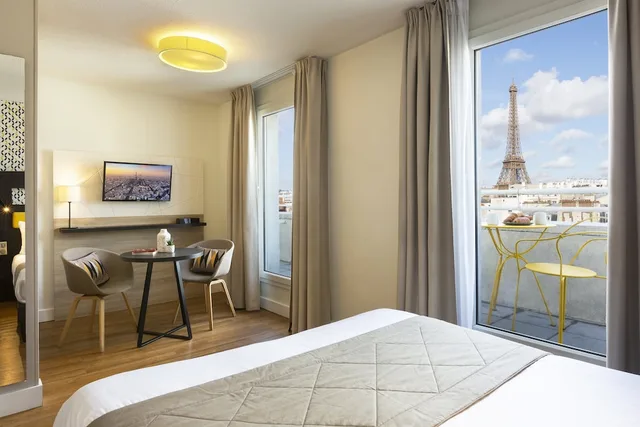 Studio, Double Bed, Eiffel View, Balcony، Citadines Tour Eiffel Paris 3/8