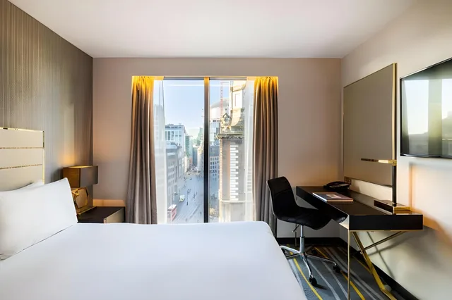غرفة ديلوكس بسرير كوين، Leonardo Hotel London Aldgate - Formerly Hotel Saint 2/2