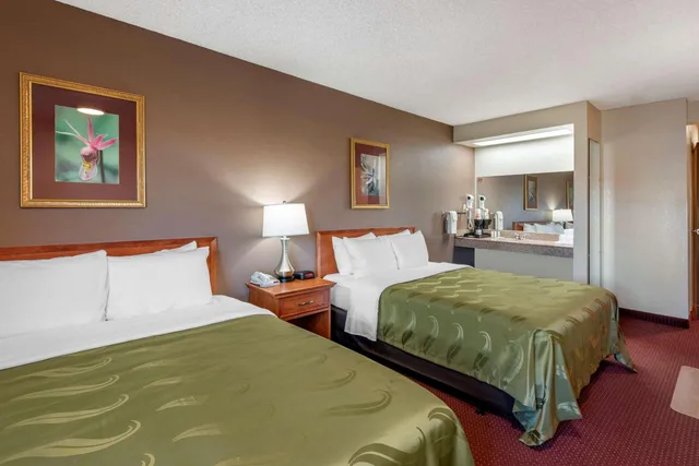 غرفة بسريرين كوين بحوض استحمام لذوي الإعاقة، Quality Inn Grand Junction 2/5