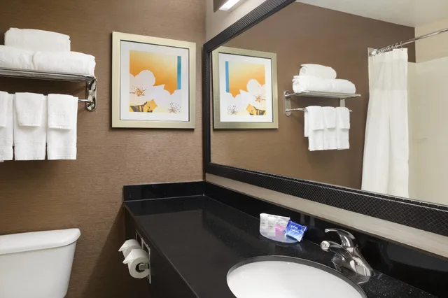 غرفة بسرير كينج، Fairfield Inn And Suites Minneapolis St Paul Roseville 3/3