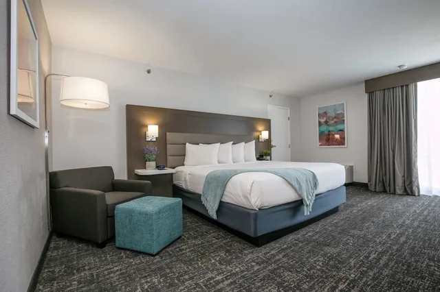 غرفة قياسية بسرير كينج، Best Western Plus Sparks-Reno Hotel 3/10