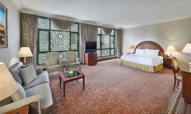 غرفة رئاسية بسريرين كينج، المدينة هيلتون(Madinah Hilton Hotel) 1/6
