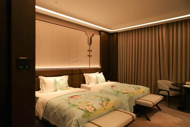 غرفة تنفيذية بسريرين منفصلين، Howard Johnson By Wyndham Guotou Plaza Zigong 1/1