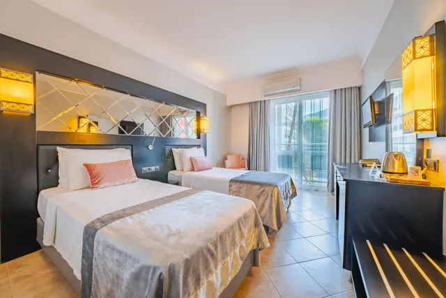 غرفة قياسية بسرير مزدوج بشرفة، Ideal Prime Beach 2/6