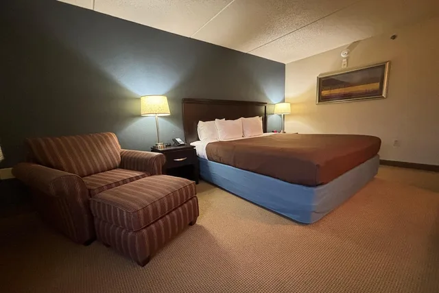 غرفة بسرير كينج لذوي الإعاقة، Americinn By Wyndham Monmouth 2/6