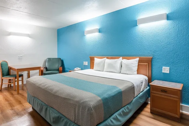 Deluxe, King Bed, Motel6 North Little Rock, AR - McCain 4/10