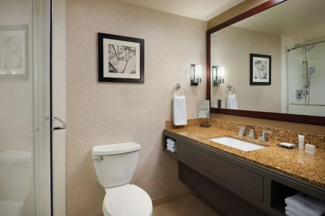 جناح بسرير كينج بإطلالة على الفناء بغرفة نوم واحدة، Boca Raton Marriott At Bocacenterhotel 5/7
