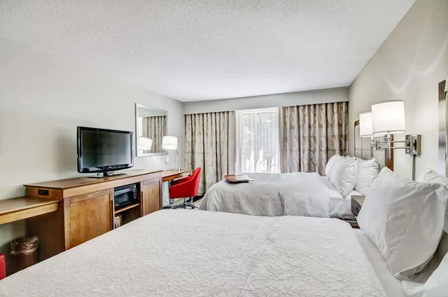 جناح بسريرين كوين مع أريكة، Hampton Inn Salem 5/7