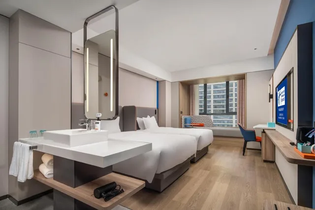 غرفة قياسية بسريرين منفصلين وسريرين مزدوجين بإطلالة على المدينة، Holiday Inn Express Xi’an Aerospace Town 4/6