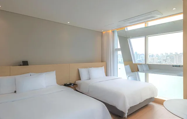 غرفة كبيرة بسريرين منفصلين، The Marine View Hotel 4/10