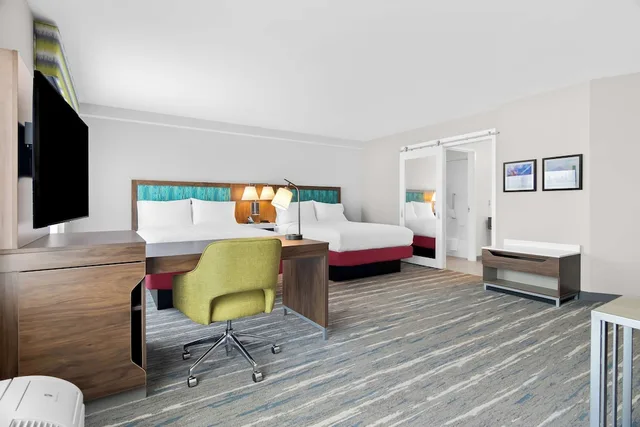 Studio, Queen/Queen, Hampton Inn & Suites Chicago Medical District UIC 2/3