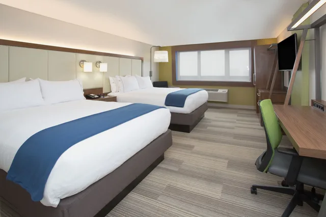 غرفة قياسية بسريرين كوين، Holiday Inn Express & Suites West Memphis 1/6